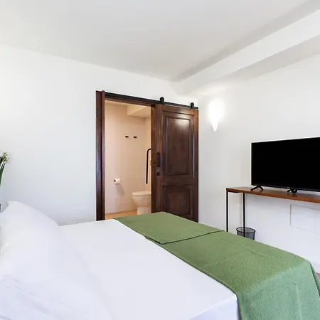 Alta Montana Hotel 3*